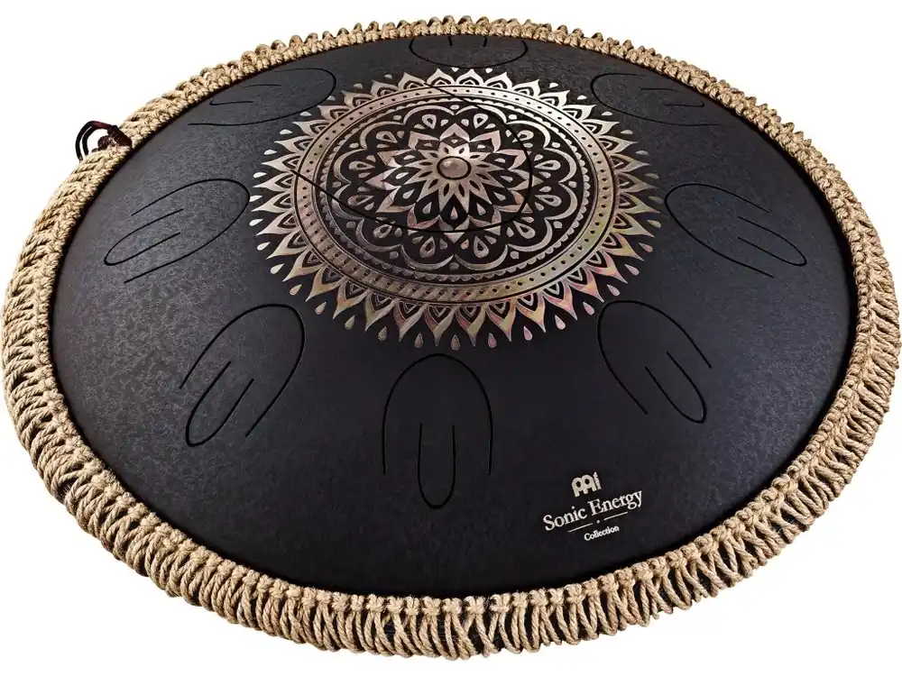 MEINL Cymbals - OCTAVE STEEL TONGUE DRUM MEINL, BLACK, ENGRAVED FLORAL DESIGN, D-KURD, 9-NOTES, 16" / 40CM OSTD1BKE Nejlepší Cena